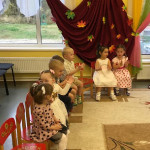 ПРАЗДНИЧНОЕ РАЗВЛЕЧЕНИЕ ВО ВТОРОЙ МЛАДШЕЙ ГРУППЕ «ВСЕЗНАЙКА»